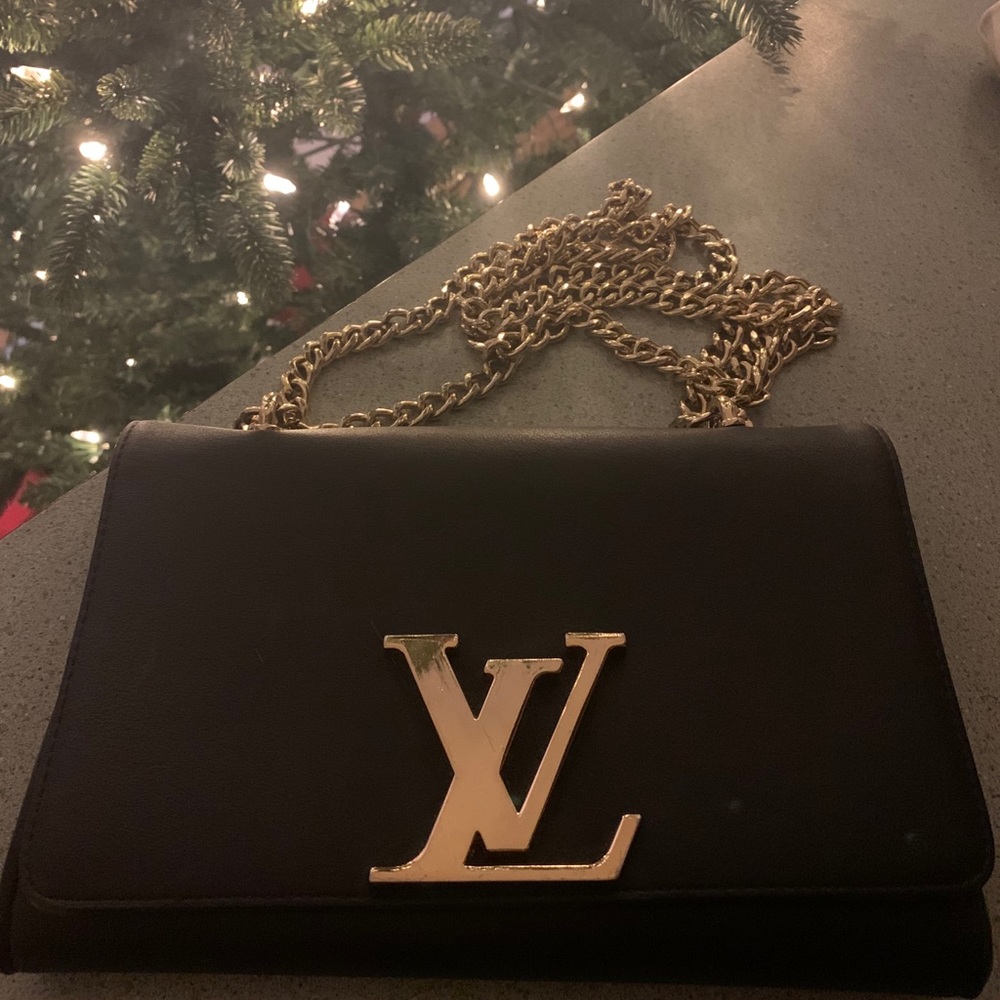 Cross bag w/gold strap